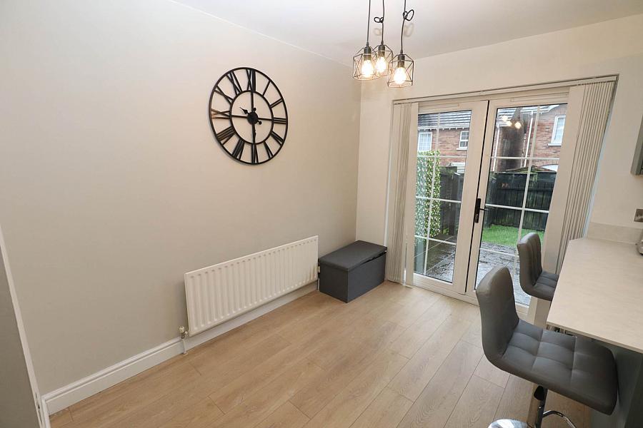 32 Mount Eagles Square