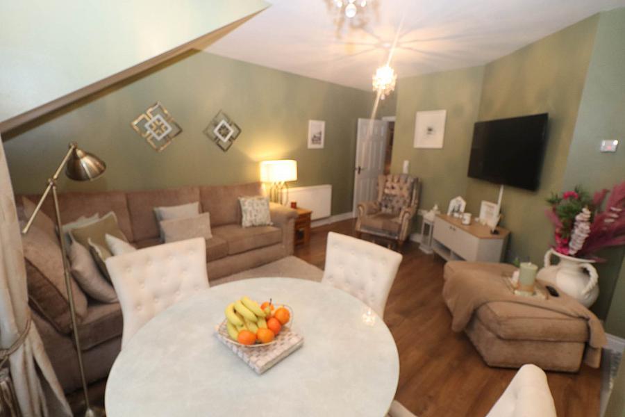 9 Pinetree Court      Glen Road