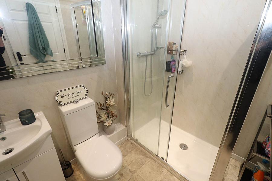 9 Pinetree Court      Glen Road