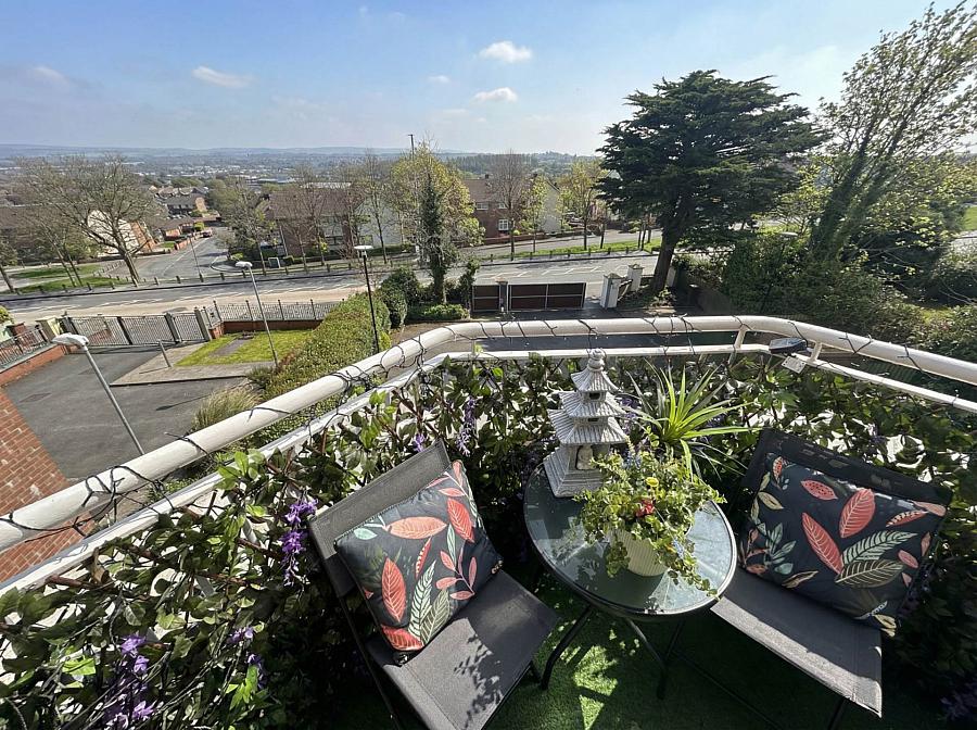 9 Pinetree Court      Glen Road