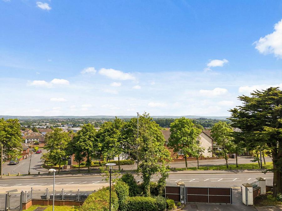 9 Pinetree Court      Glen Road