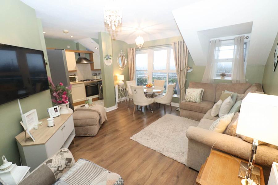 9 Pinetree Court      Glen Road