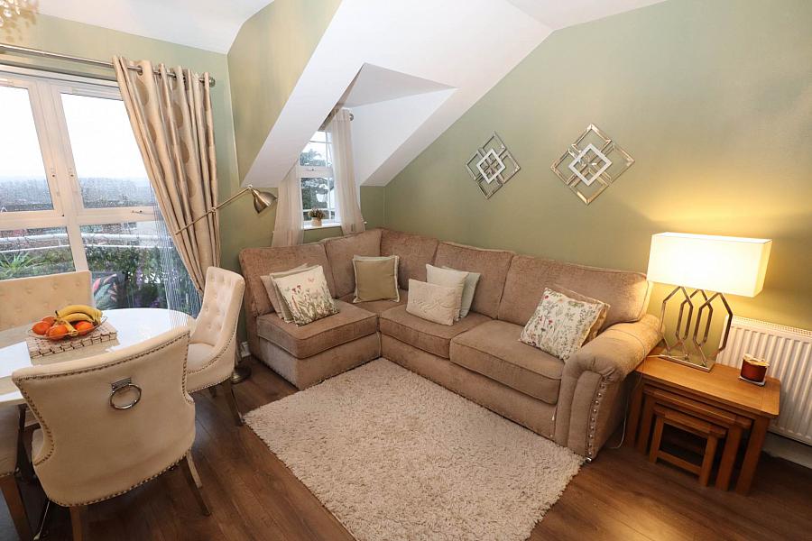 9 Pinetree Court      Glen Road