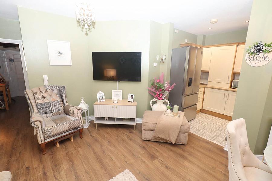 9 Pinetree Court      Glen Road