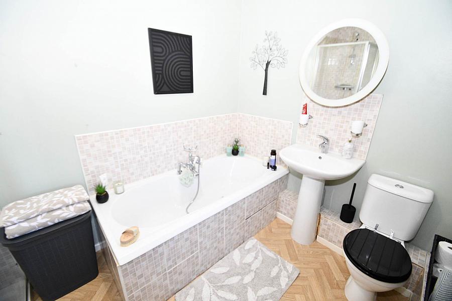 29 Beechmount Gardens