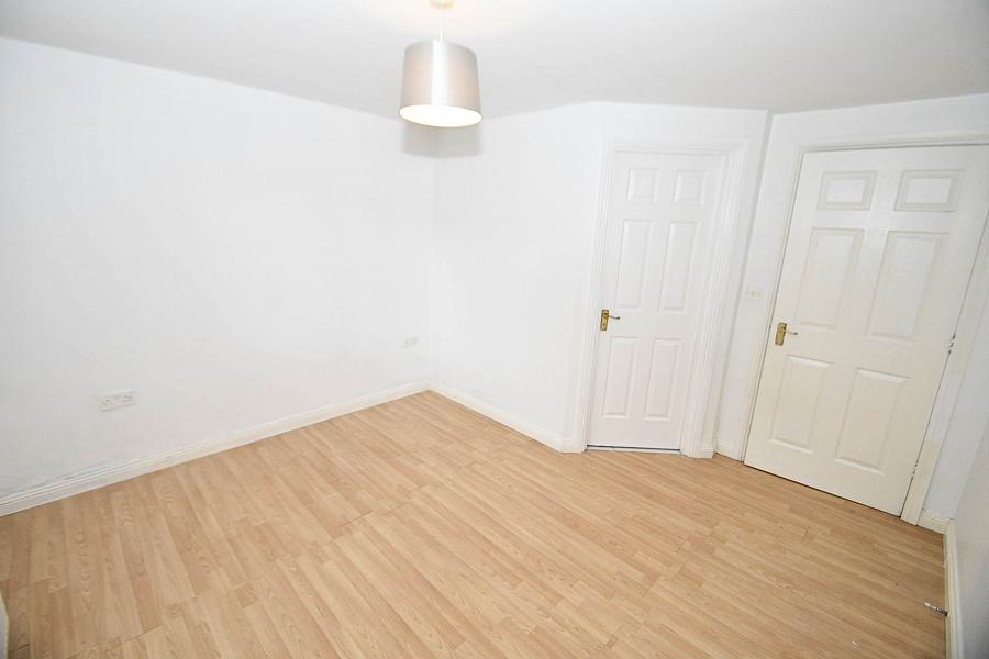 Apt      St Annes Road