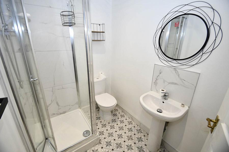 Apt      St Annes Road