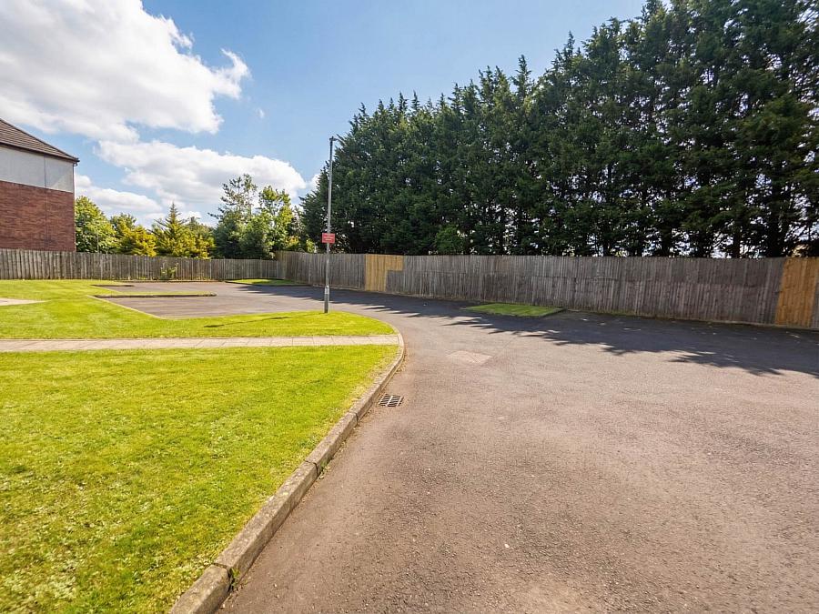 Apt      St Annes Road