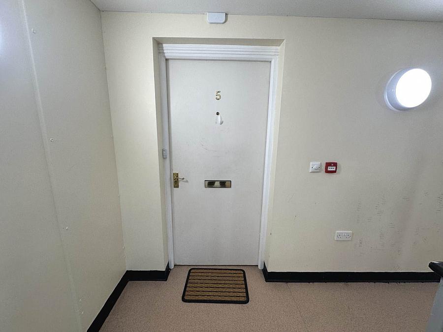 Apt      St Annes Road