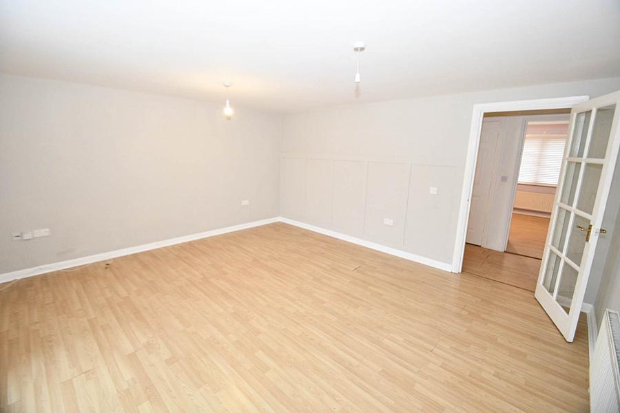 Apt      St Annes Road