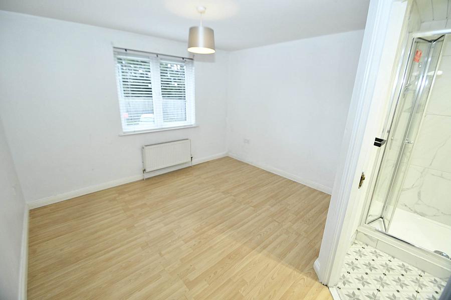 Apt      St Annes Road