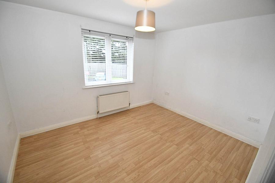 Apt      St Annes Road