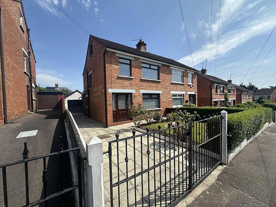 54 Mooreland Park