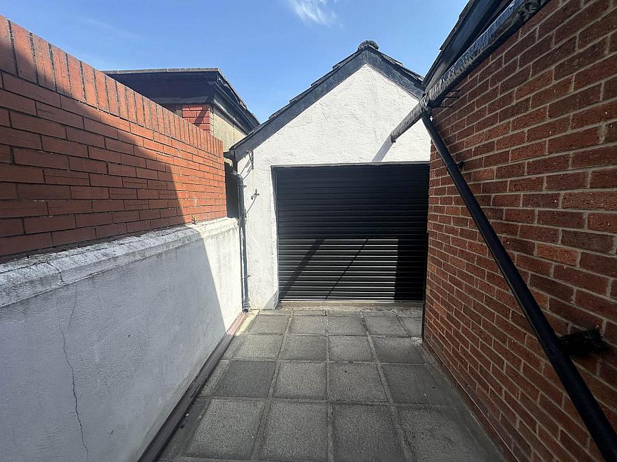 54 Mooreland Park