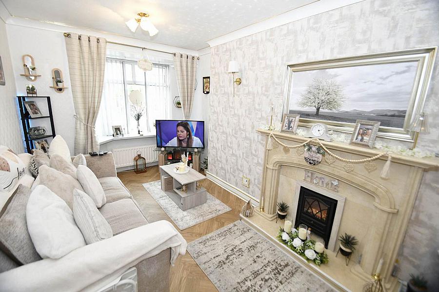 8 Andersonstown Crescent
