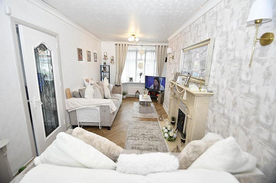 8 Andersonstown Crescent