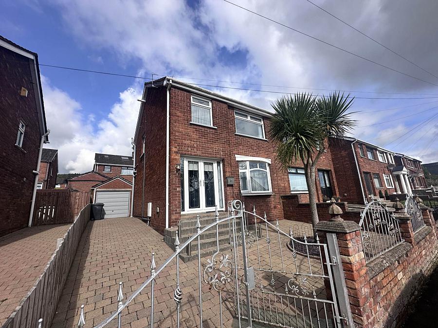 21 Brae Hill Park