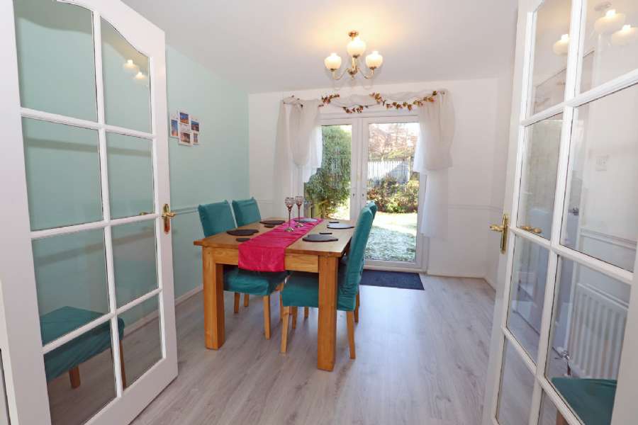 6 Briar Hill Close