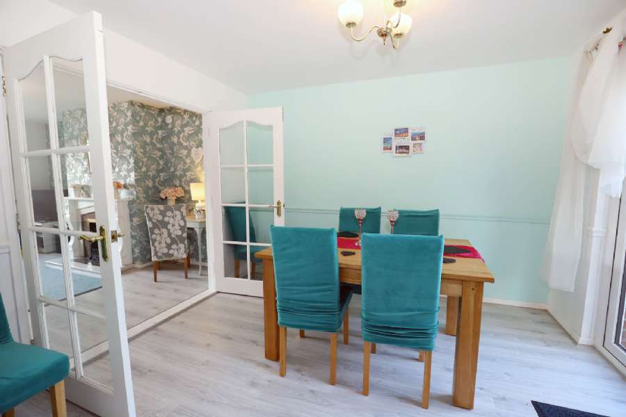 6 Briar Hill Close