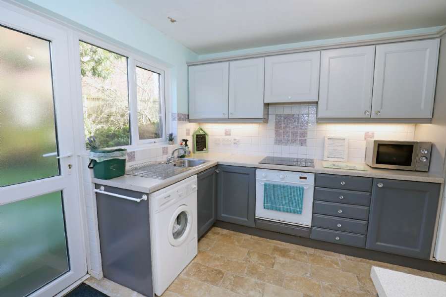 6 Briar Hill Close