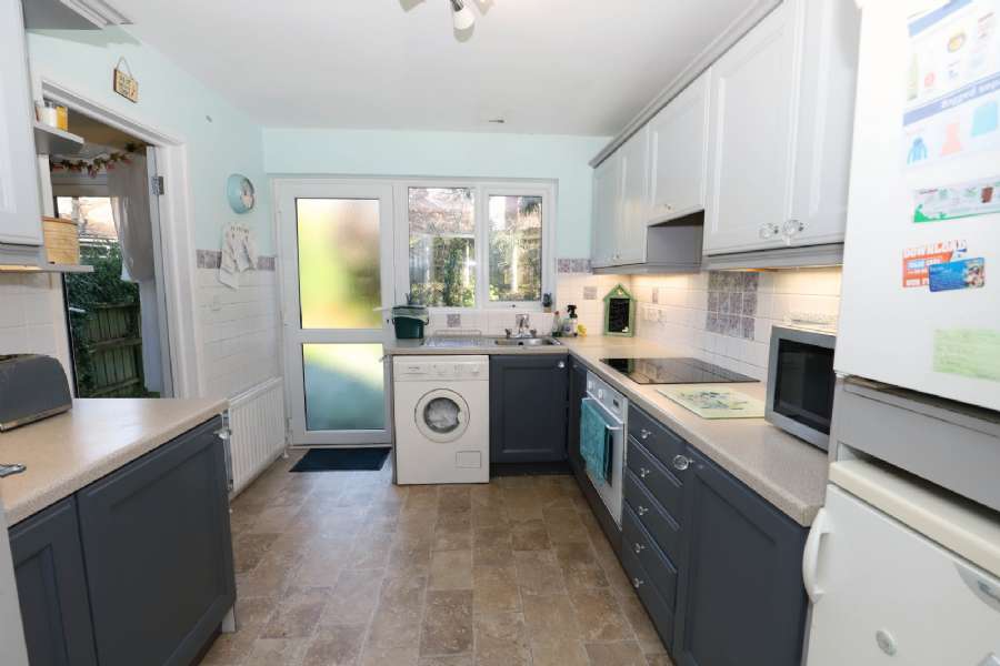 6 Briar Hill Close