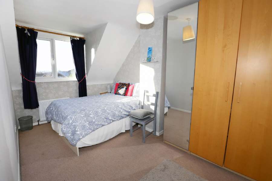 6 Briar Hill Close