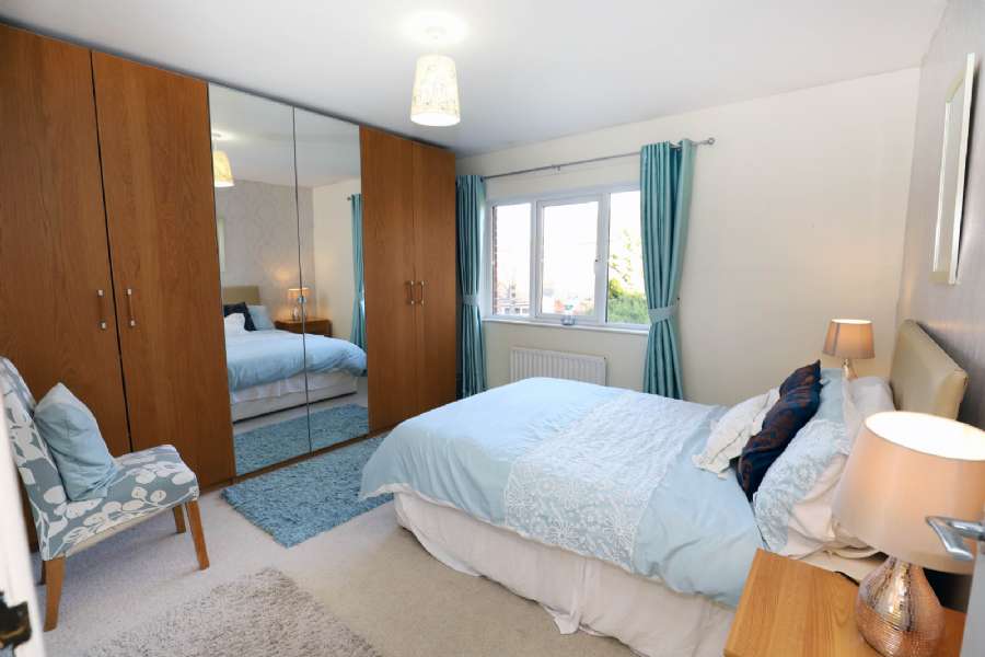 6 Briar Hill Close