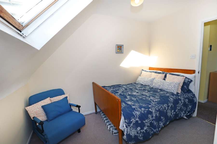 6 Briar Hill Close
