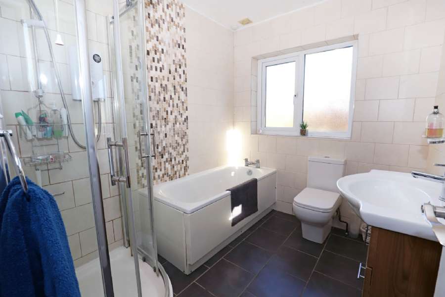 6 Briar Hill Close