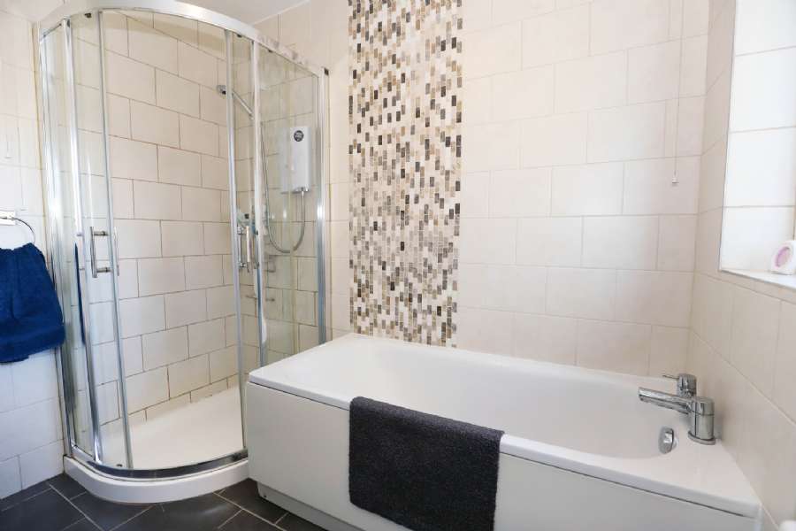 6 Briar Hill Close