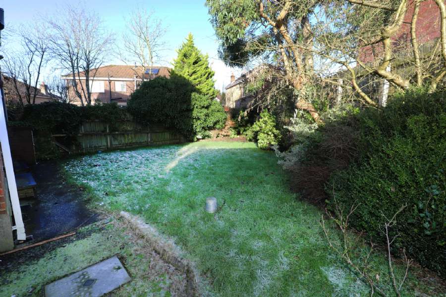 6 Briar Hill Close