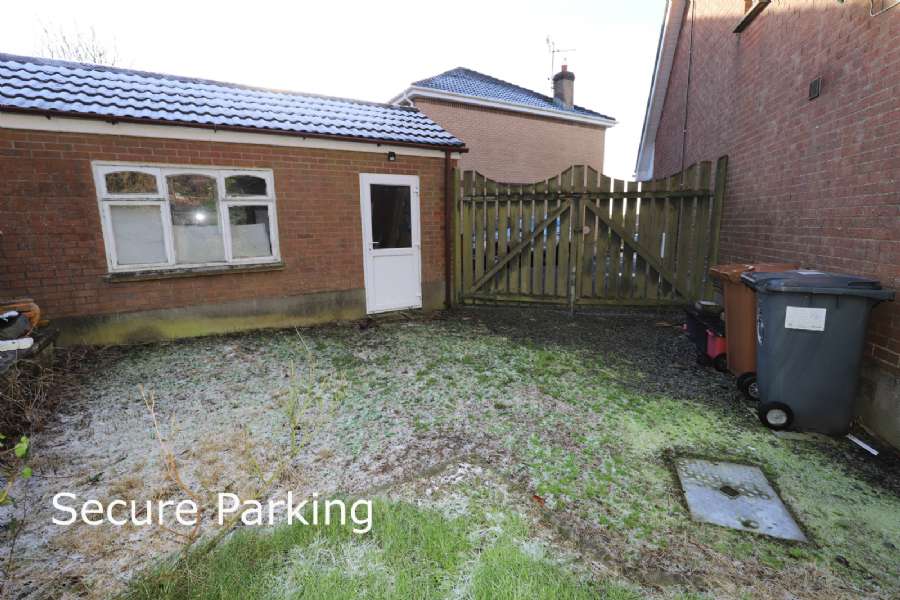 6 Briar Hill Close