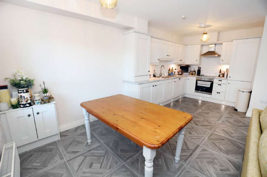 Apartment 98 The Rose Garden