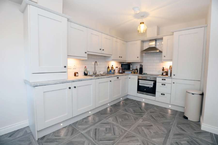 Apartment 98 The Rose Garden