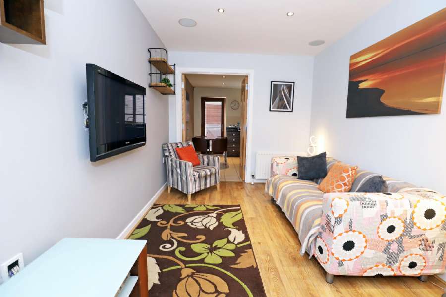 8 Hyndford Street
