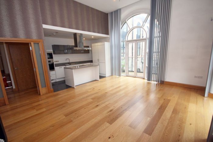16a The Linen House