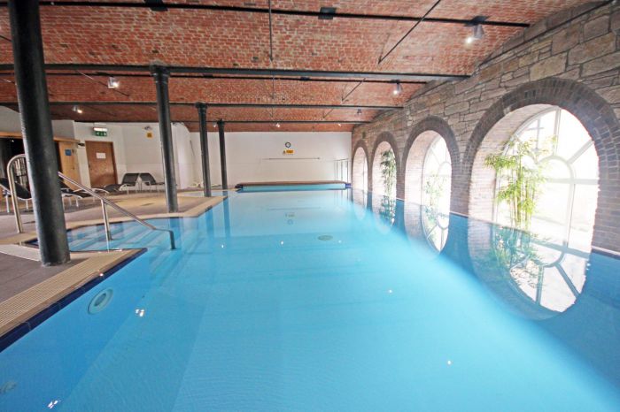 16a The Linen House