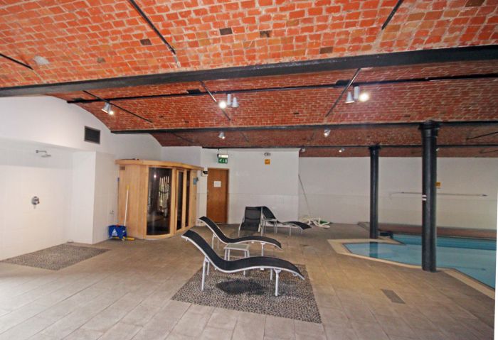 16a The Linen House