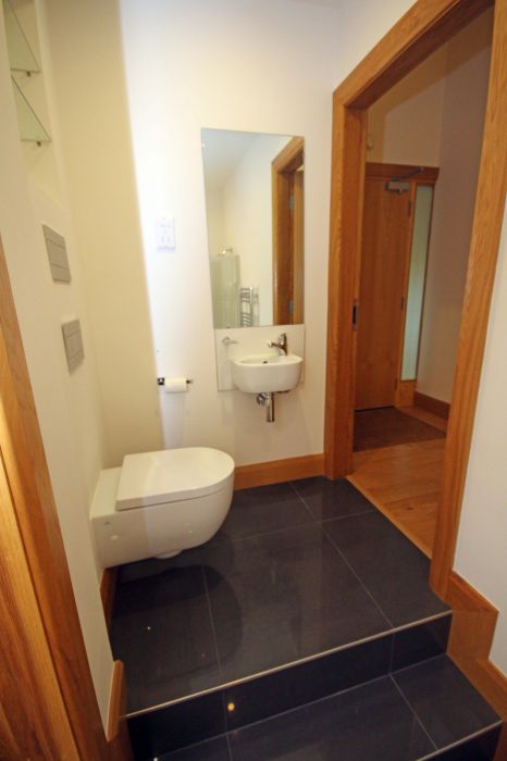 16a The Linen House