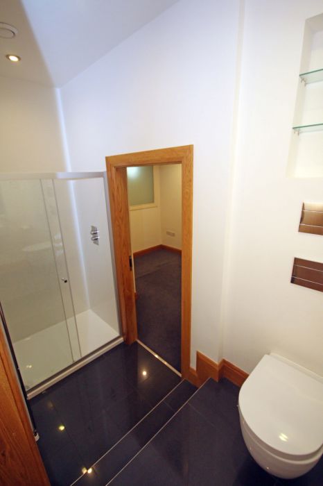 16a The Linen House