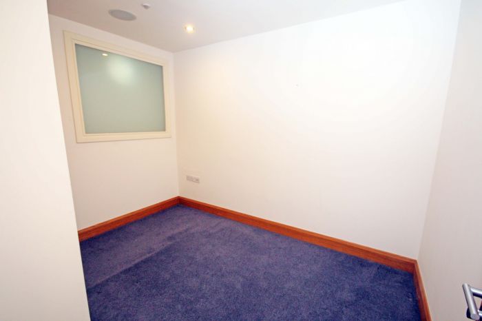 16a The Linen House