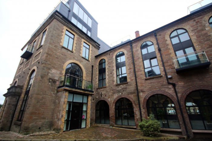 16a The Linen House