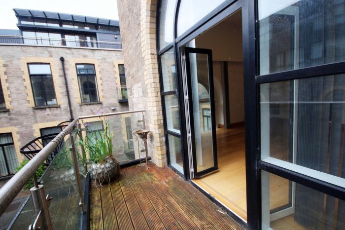 16a The Linen House