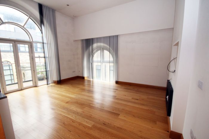 16a The Linen House