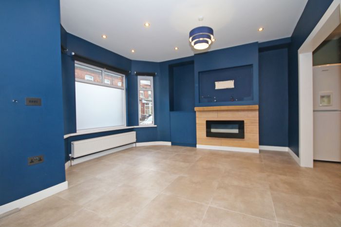 Beautifully Refurbished Contemporary Home, 7 Dunraven Avenue