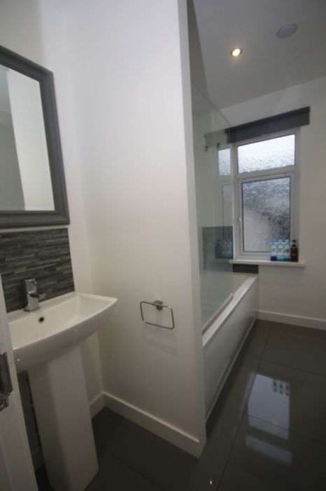 Beautifully Refurbished Contemporary Home, 7 Dunraven Avenue