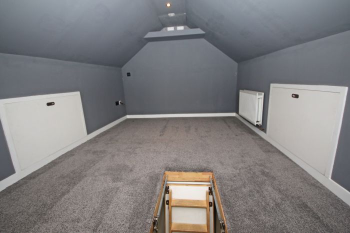 Beautifully Refurbished Contemporary Home, 7 Dunraven Avenue