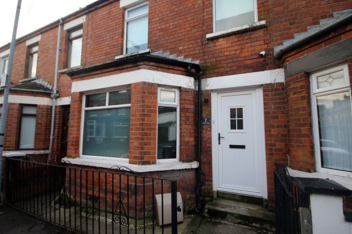 Beautifully Refurbished Contemporary Home, 7 Dunraven Avenue