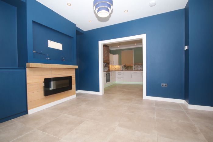Beautifully Refurbished Contemporary Home, 7 Dunraven Avenue
