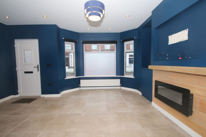 Beautifully Refurbished Contemporary Home, 7 Dunraven Avenue